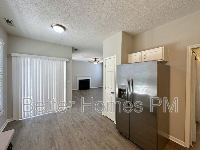 Building Photo - 741 Hanska Way