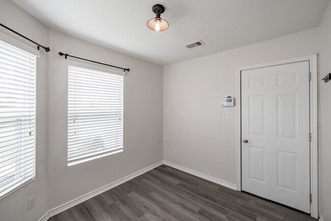 Building Photo - 9917 Kingfisher Dr