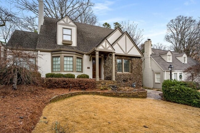 Building Photo - 2896 N Hills Dr NE