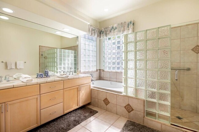 Building Photo - 40741 Avenida Solana