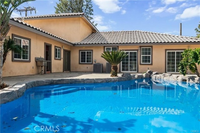 Building Photo - 3865 Del Rosa Ave