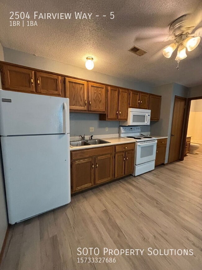 Building Photo - 2504 Fairview Way