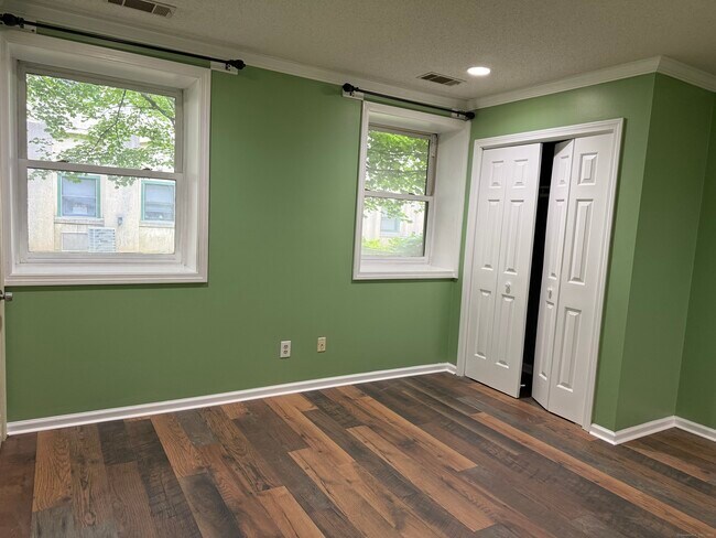 Building Photo - 127 Judd Square