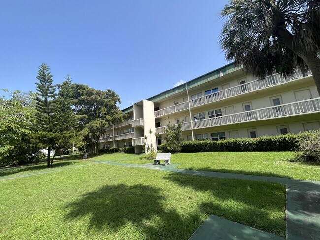 Building Photo - 1420 Atlantic Shores Blvd