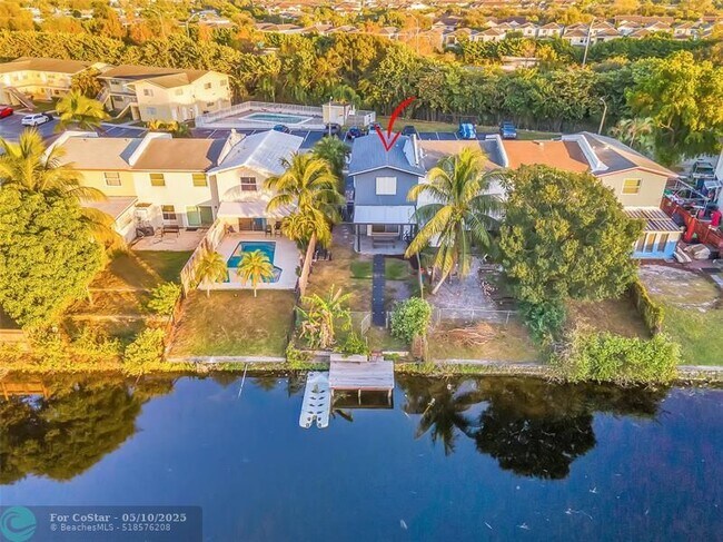 Building Photo - 447 Sunshine Dr