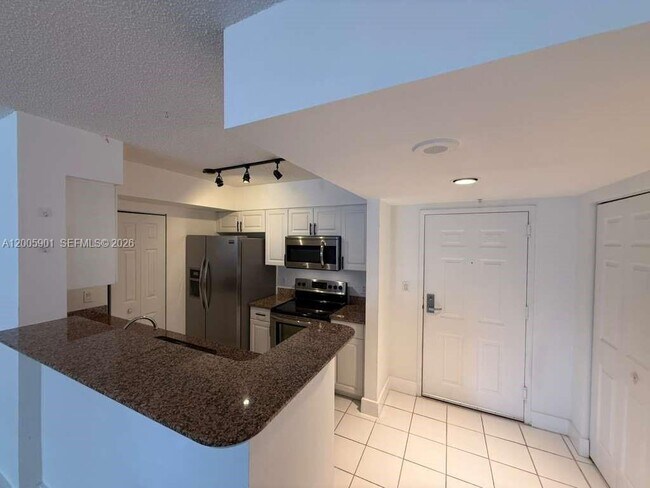 Building Photo - 1155 Brickell Bay Dr