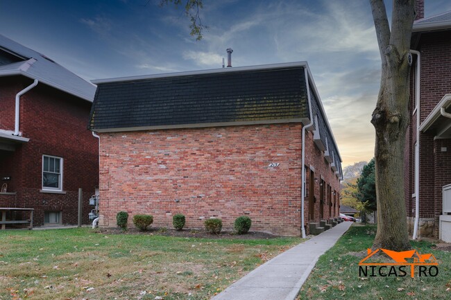 Interior Photo - 215 East Lane Avenue