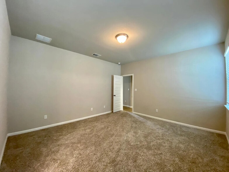Building Photo - Room in House on Pecan Island Dr