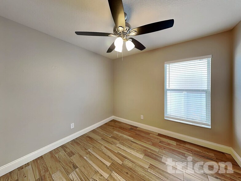 Building Photo - 10123 41st Ct E