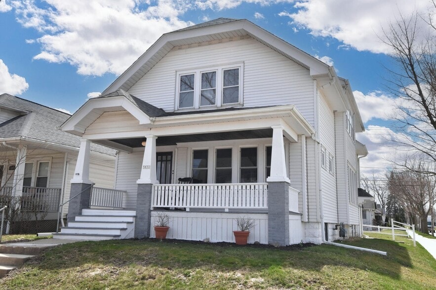 FRONT - 5831 W Rogers St