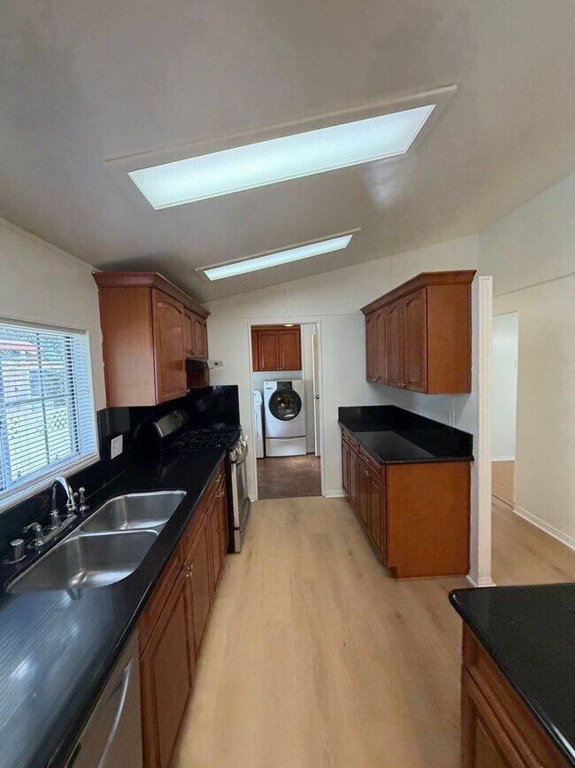 Building Photo - Spacious 4-Bed, 2-Bath Home in Whittier