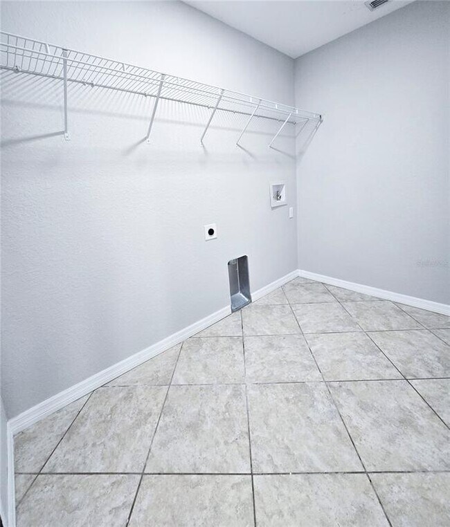 Building Photo - 3519 Kenwood Crossing