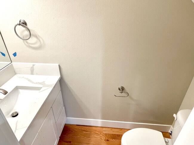 Building Photo - LASHJ02