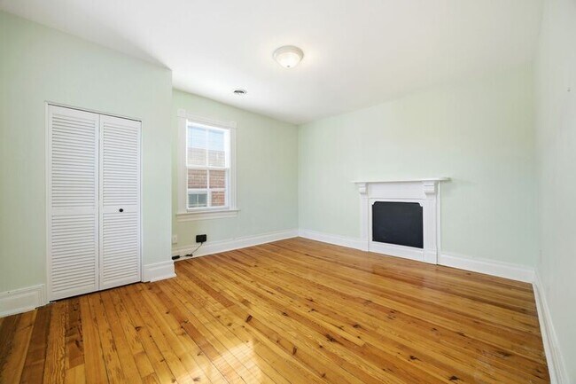 Building Photo - 6 N Washington St