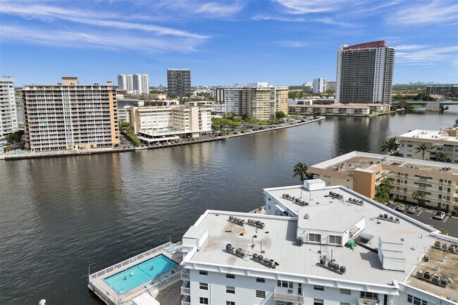 Building Photo - 1913 S Ocean Dr