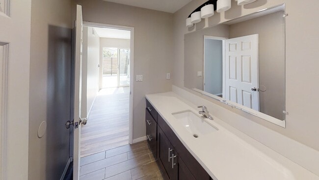 Building Photo - HUGE House!! CLOSEST to Campus! (Lease out...