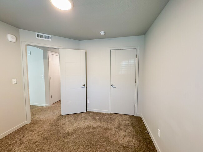 Building Photo - 64 W 600 S