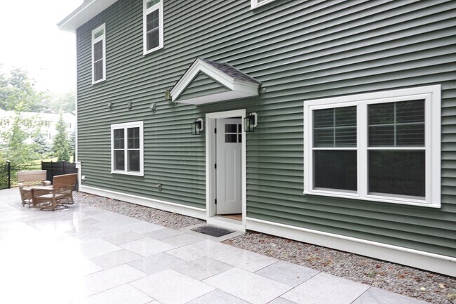 Building Photo - 4 Mill Pond LN