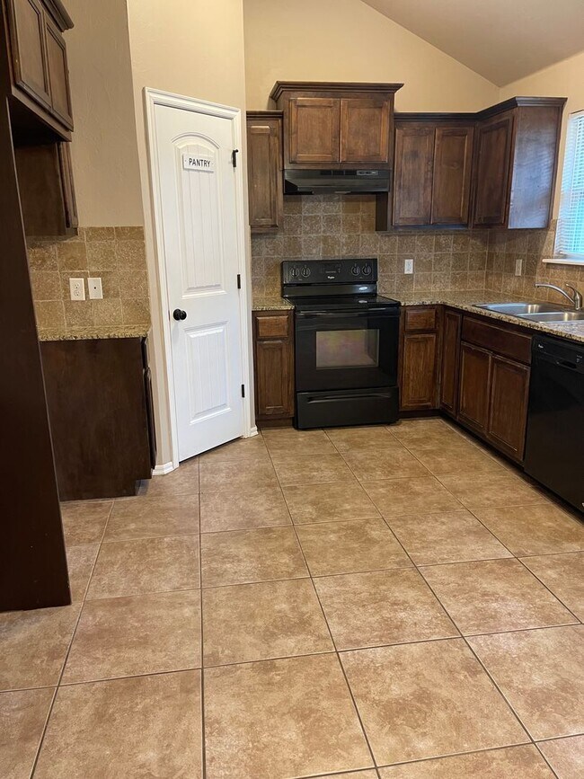 Building Photo - Three Bedroom Home Available for Lease in ...