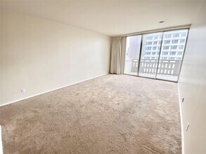 Building Photo - 2016 Main St