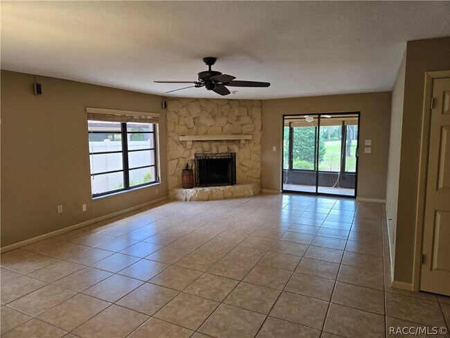 Building Photo - 87 Golfview Dr