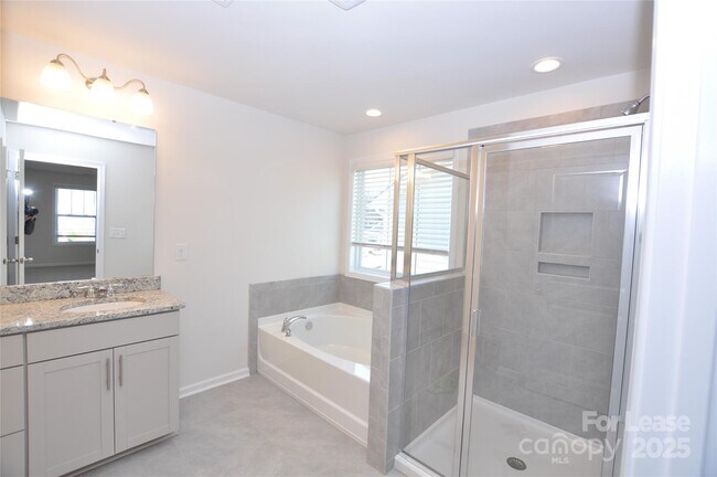 Building Photo - 8007 Oakmere Rd