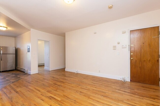Building Photo - 204 Christopher Columbus Dr