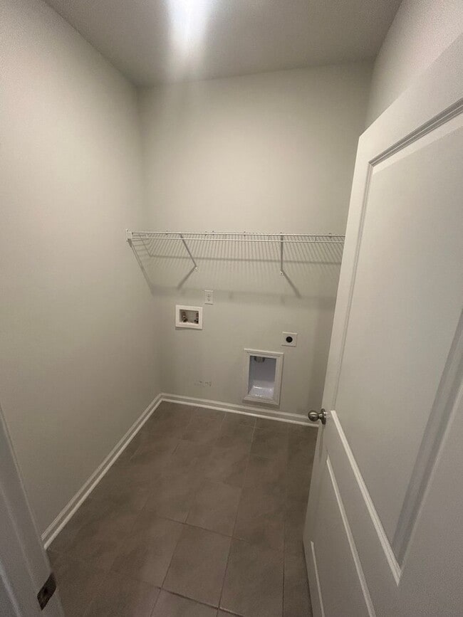 Building Photo - 304 Emery Oak Dr