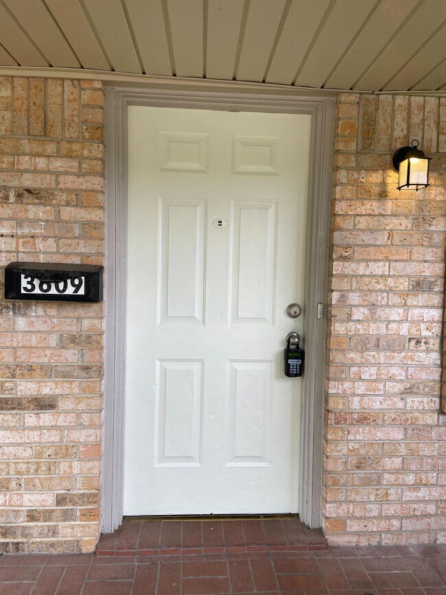 Building Photo - 4BR/2.0BA Single Family - Garland