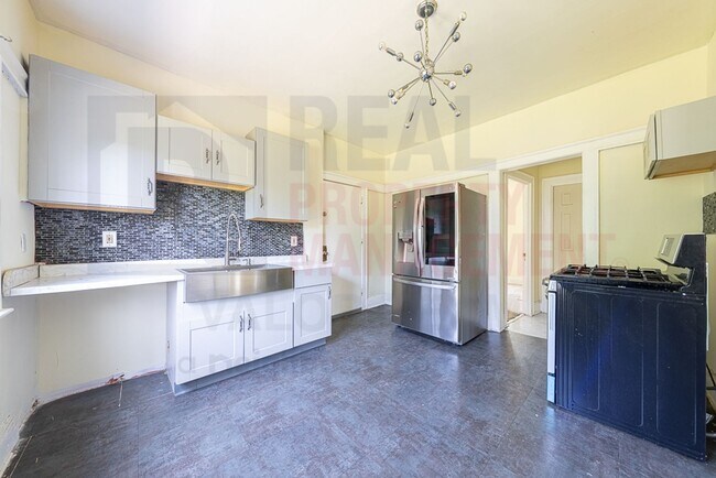 Building Photo - 3633 E 153rd St