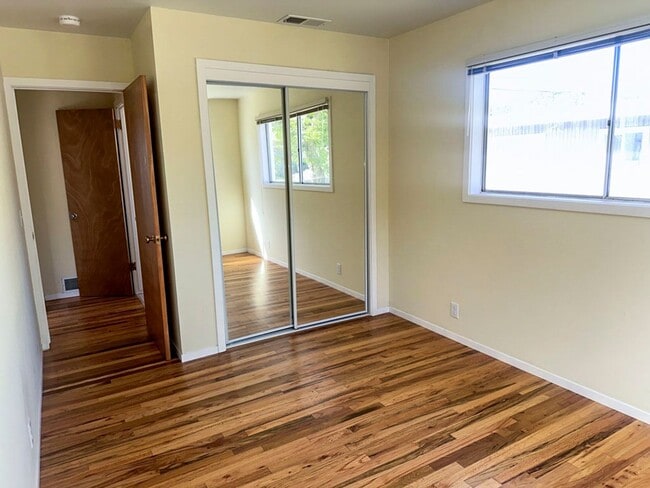 Building Photo - Pet-Friendly 3/2 Home Has A Spacious Layout & Recent Renovations Throughout!
