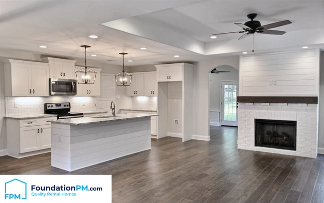 Building Photo - 1155 Brado Dr