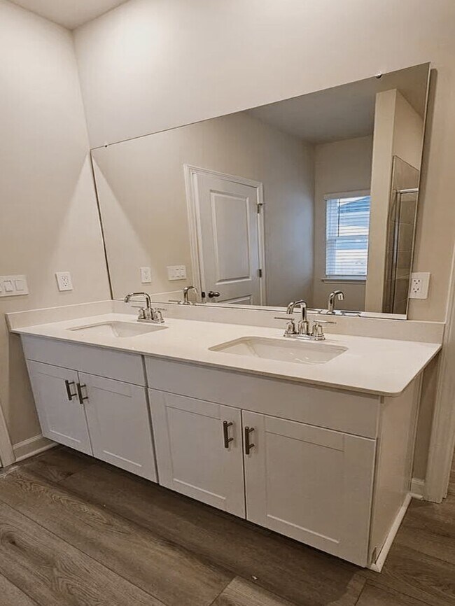 Building Photo - A Place to Call Home in Cypress Ridge 3 Bedroom Rental