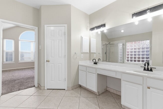 Building Photo - 7215 Bristol Ridge Dr