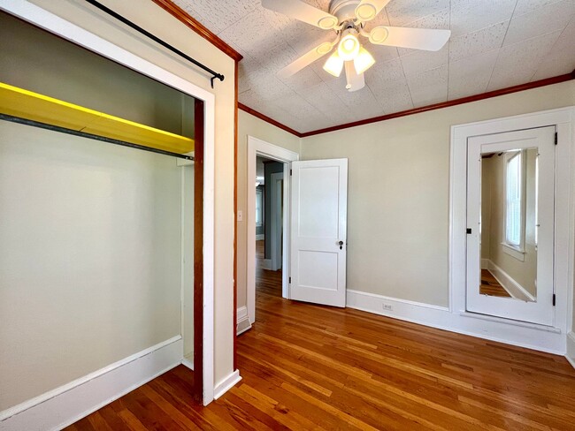 Building Photo - Charming West Asheville Home!