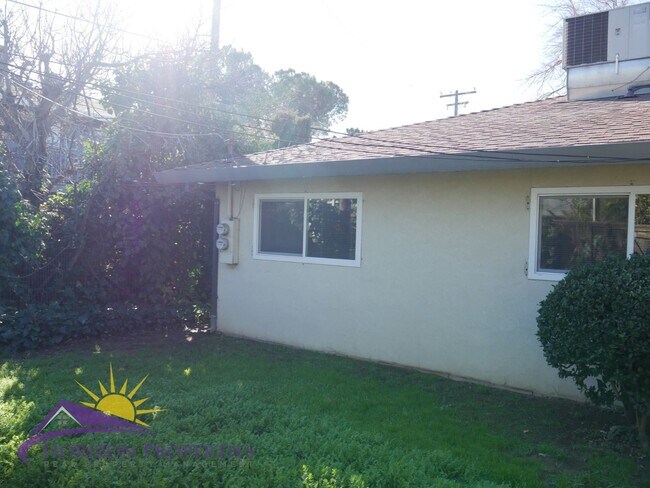 Building Photo - 2741-2743 El Caprice Dr