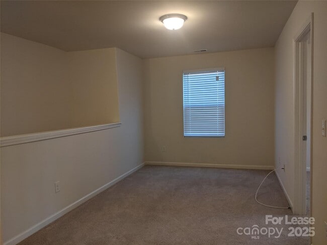 Building Photo - 2040 E Park Dr