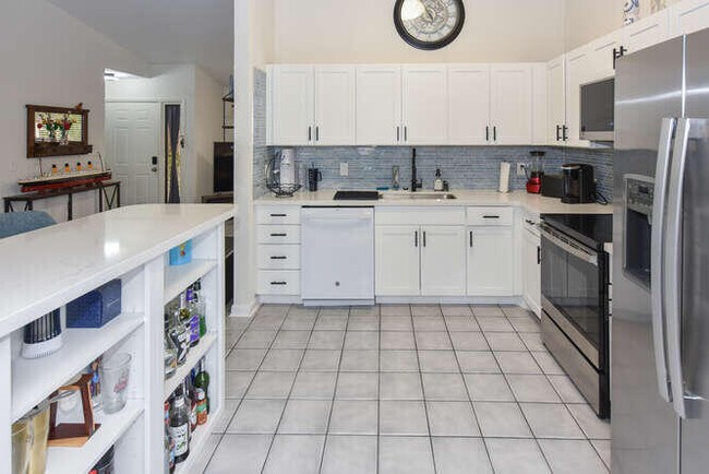 Building Photo - 108 Sherwood Cir