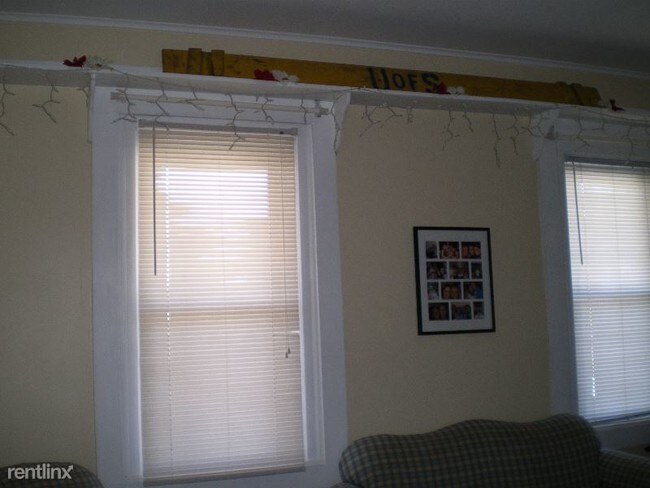 Building Photo - 424 Monroe Ave