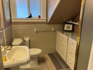 Building Photo - 2233 NE Schuyler St