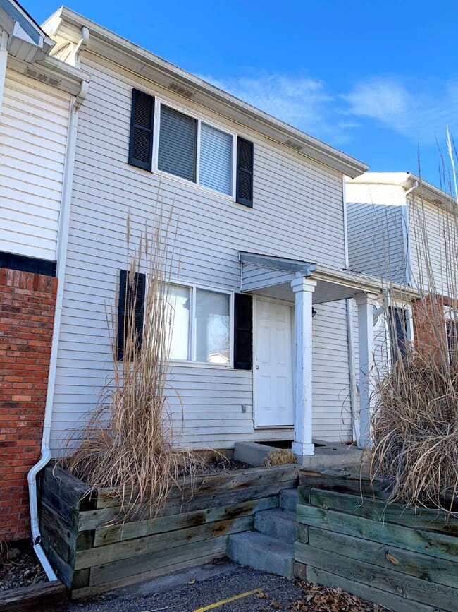 Building Photo - "Spacious 4-Bedroom Haven with 2 Full Baths in Prime Fort Collins Location!"