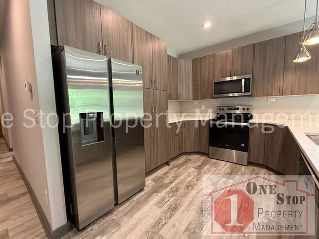 Building Photo - 3 Bedroom, 2.5 Bath Modern Townhome in Nor...