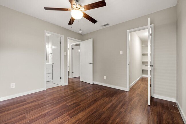 Building Photo - Beautiful home located in the heart of downtown!