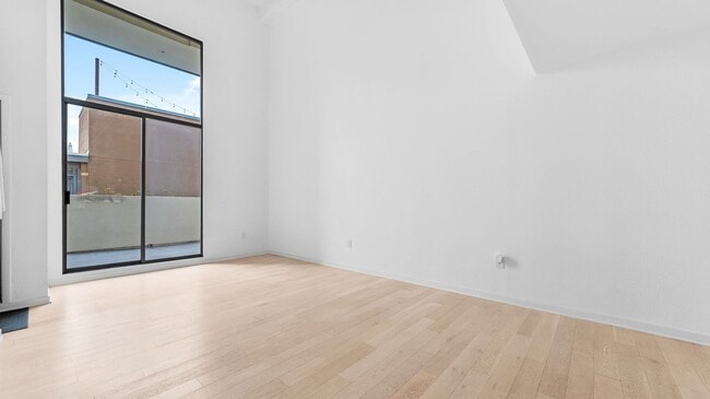 Building Photo - Beautiful 2Br/2Ba Townhome In Little Italy With Views Of The Bay! 3D Tour Link in Description Below!