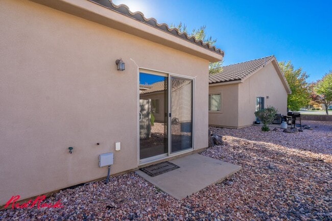 Building Photo - 484 N 2480 W