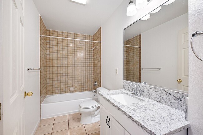 Building Photo - 1003 Canyon Edge Dr