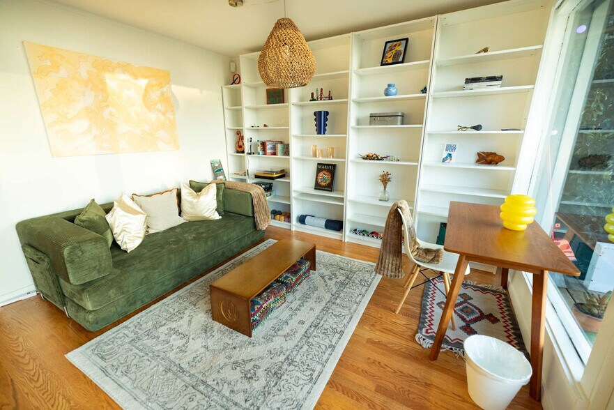 Building Photo - 1072 Keeler Ave