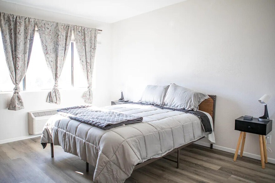 Building Photo - 381 Sherbundy St