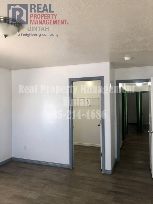 Building Photo - 3 Bed 2.5 Bath Townhome in Split Mountain.