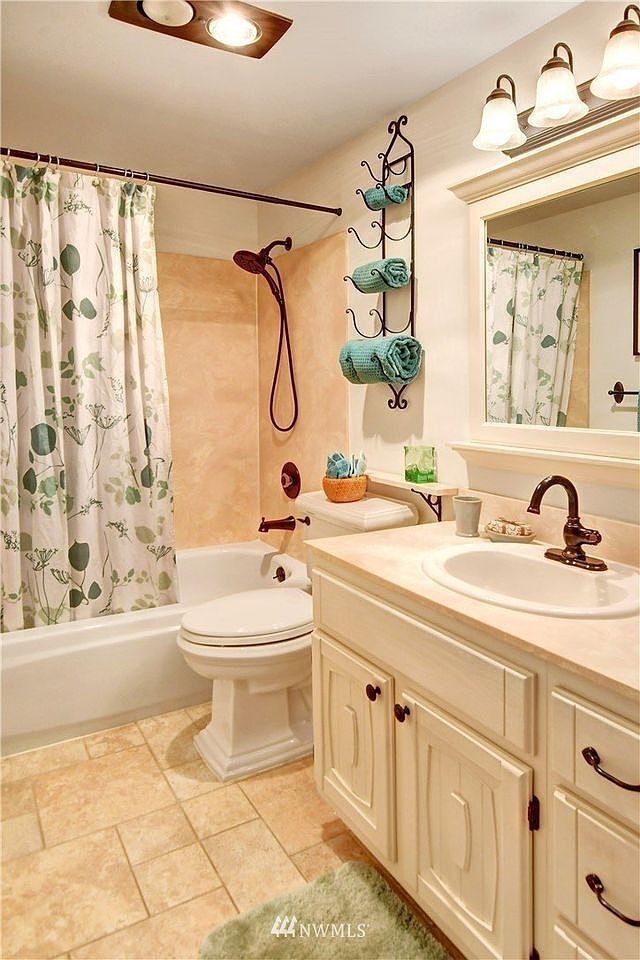 Building Photo - 1001 Queen Anne Ave N